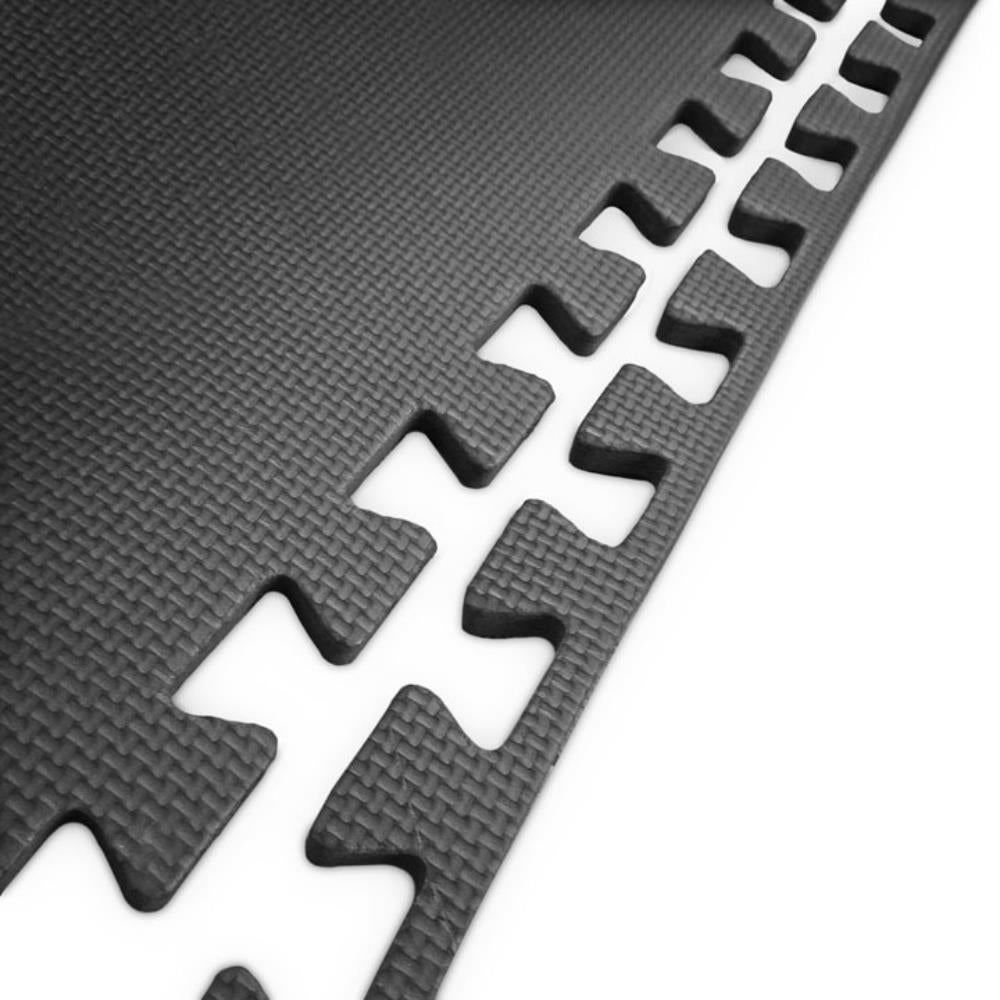 Detailed view of the EVA foam structure and interlocking connection of a gym floor mat